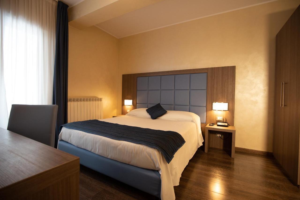 Hotel La Compagnia Del Viaggiatore LʼAquila Esterno foto