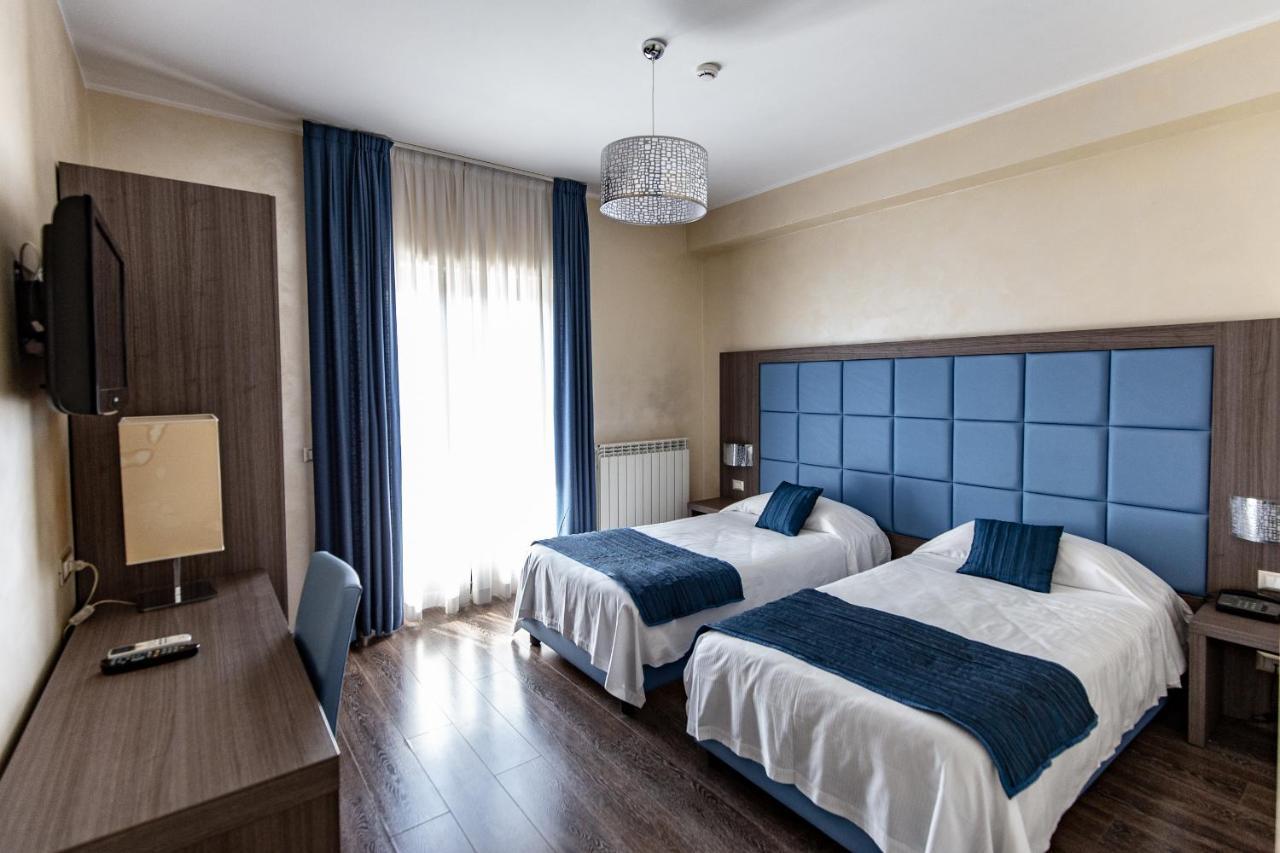 Hotel La Compagnia Del Viaggiatore LʼAquila Esterno foto